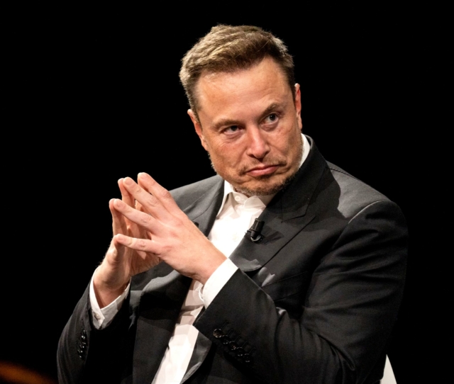 Elon Musk says by 2040 there will be at least 10 billion humanoid robots, priced around $20,000–$25,000 each.