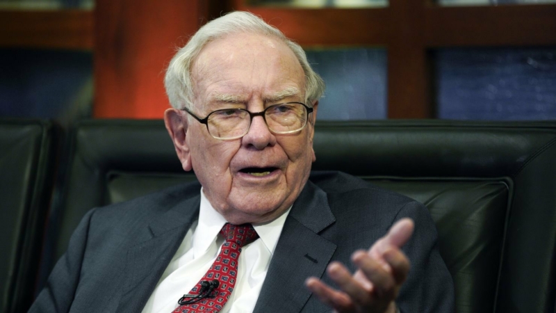 Billionaire Warren Buffett says he could end the United States deficit problem in five minutes. "You just pass a law that says any time there's a deficit of more than 3% of GDP, all sitting members of Congress are ineligible for re-election."