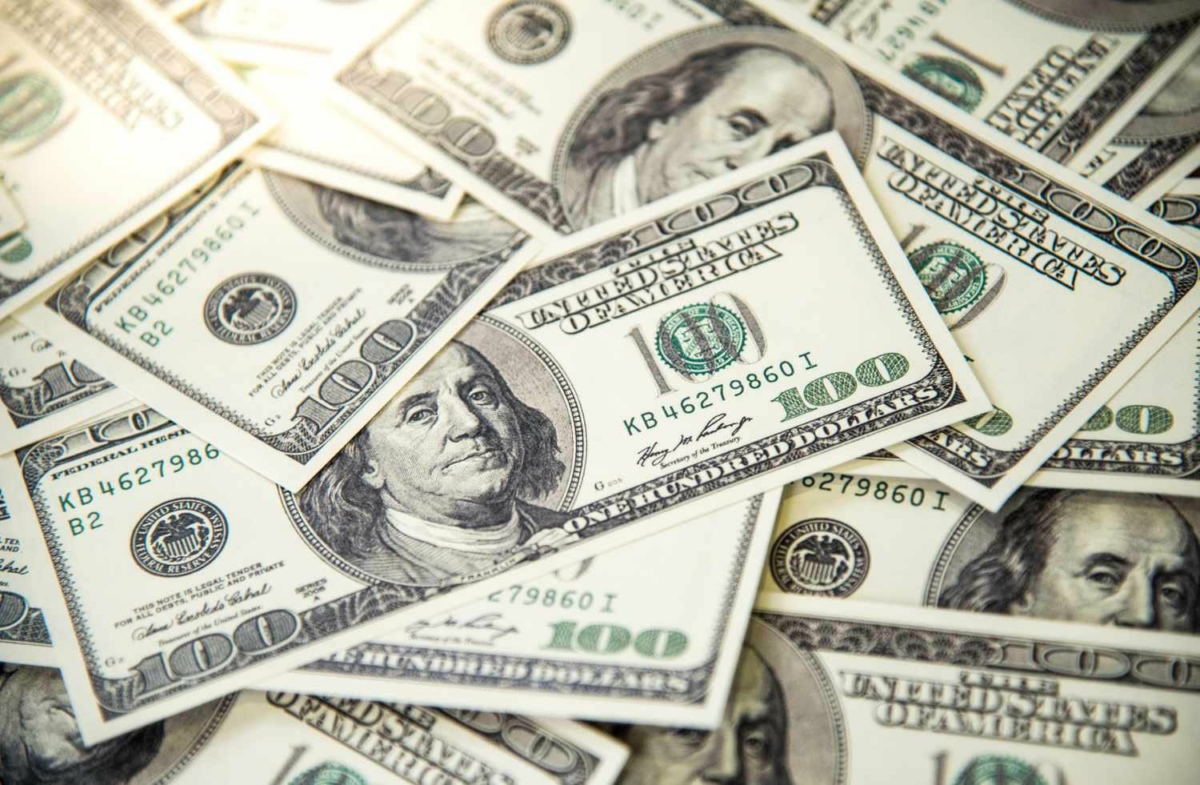 warren-buffett-says-it-might-be-a-good-idea-to-own-a-lot-of-other-currencies-besides-the-us-dollar