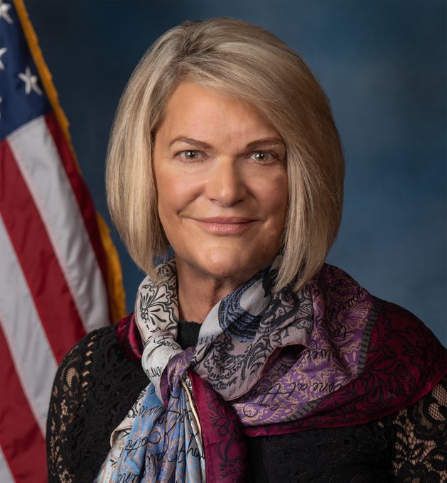 Senator Cynthia Lummis slams JPMorgan for its anti-crypto policies. "Policies like JP Morgan's undermine confidence in traditional banks and send the digital asset industry overseas."