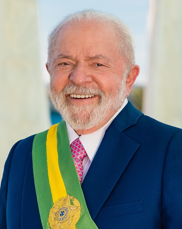 Brazil's largest oil company Petrobras $PBR crashes over 10% after Lula da Silva wins Brazil's presidential election, defeating Flávio Bolsonaro.