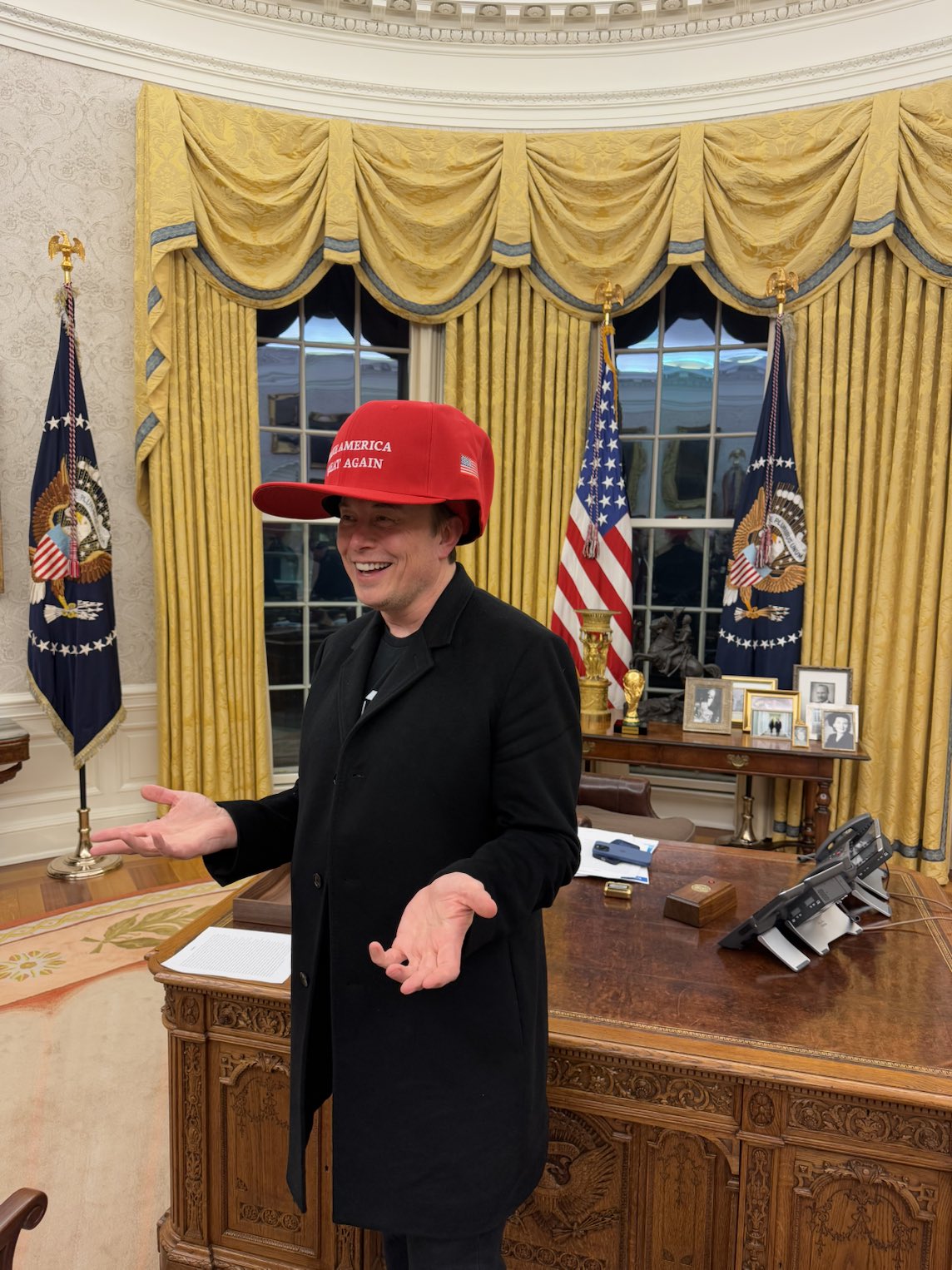 enormous-trump-hat