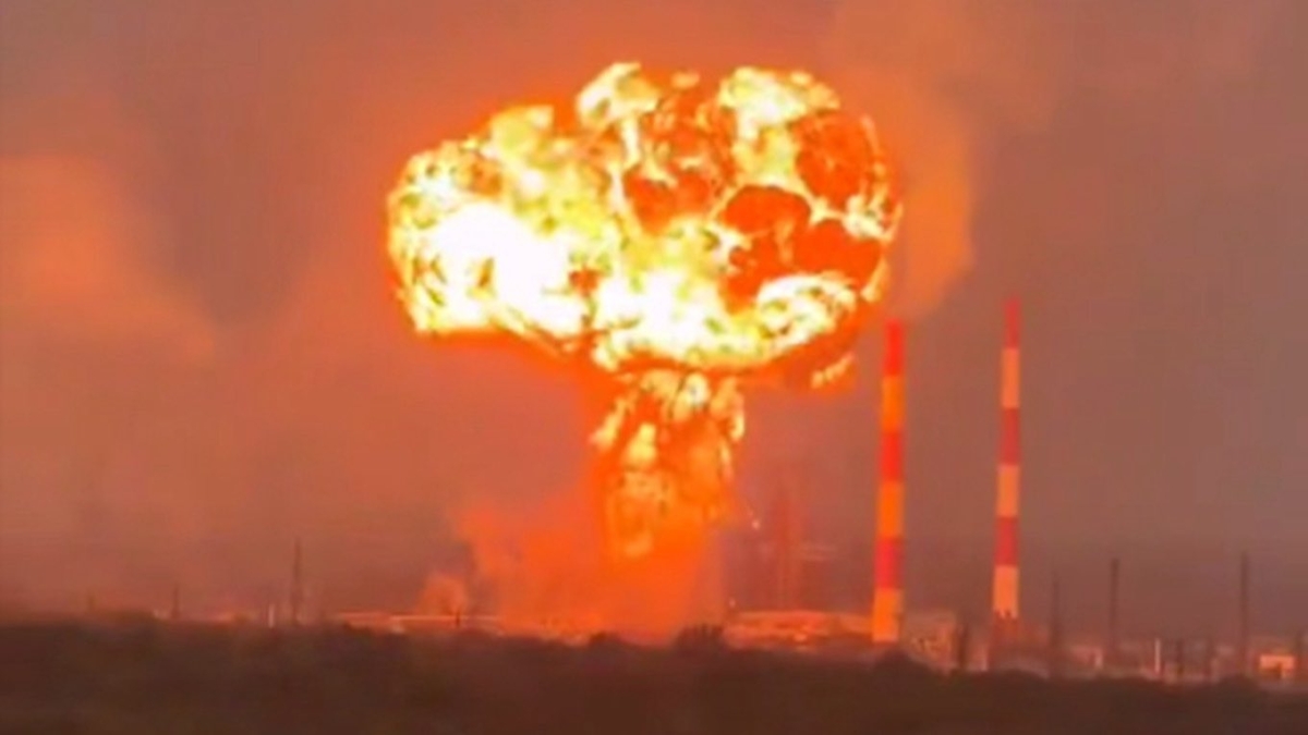just-in-ukraine-drone-attacks-cause-fire-at-russian-oil-refinery