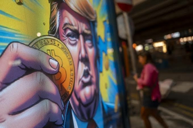 Bitcoin Approaching First Weekly Decline Since Trump’s Victory Digital asset fell as central bank pared rate-cut projections FalconX says looming options expiries may spur more volatility Bitcoin was down more than 7% for the seven-day period through 2:50 p.m. Sunday in New York. Photographer: Justin Chin/Bloomberg Bitcoin is headed toward its first weekly decline since Donald Trump’s victory in last month’s US election as a cautious Federal Reserve policy outlook tempers optimism sparked by the president-elect’s embrace of the crypto sector. The largest digital asset was down more than 7% for the seven-day period through 2:50 p.m. Sunday in New York, the biggest such drop since September. A wider crypto market gauge, encompassing smaller tokens such as Ether and meme-crowd favorite Dogecoin, suffered a sharper decline of about 10%.