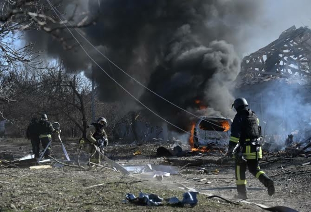 Trump’s New World Order Leaves Europe Flailing Ukrainian firefighters work at the site of a strike in Kramatorsk, Ukraine, on Feb. 13. Photographer: Genya Savilov/AFP/Getty Images Welcome to Balance of Power, bringing you the latest in global politics. If you haven’t yet, sign up here. European leaders meeting in Paris today have the weight of history on their shoulders.