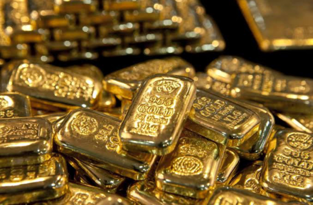 Gold Edges Higher on US Rate-Cut Bets and Dollar Weakness Gold rose for a second day on optimism the Federal Reserve will resume rate cuts later this year, while investors continued to monitor US trade talks ahead of a July 9 US tariff deadline. Bullion traded near $3,310 an ounce, after rising 0.9% on Monday as traders priced in higher odds of at least two US rate reductions in 2025. A jobs report on Thursday also looms as a potential catalyst for a drop in yields on Treasuries — a scenario that typically tends to benefit gold.