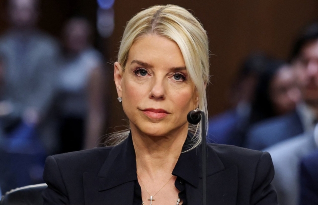 rep-thomas-massie-says-a-future-doj-could-convict-attorney-general-pam-bondi-for-illegally-redacting-documents-in-the-epstein-files