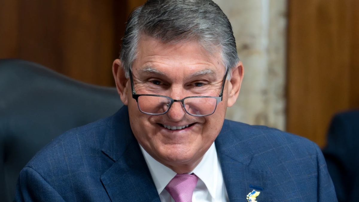 elon-musk-says-democracy-in-america-would-already-be-dead-without-senators-sinema-and-manchin