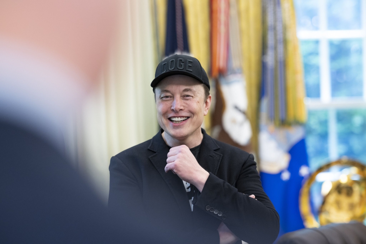 elon-musk-reportedly-discussed-merging-spacex-and-tesla-with-colleagues-per-cnbc-3
