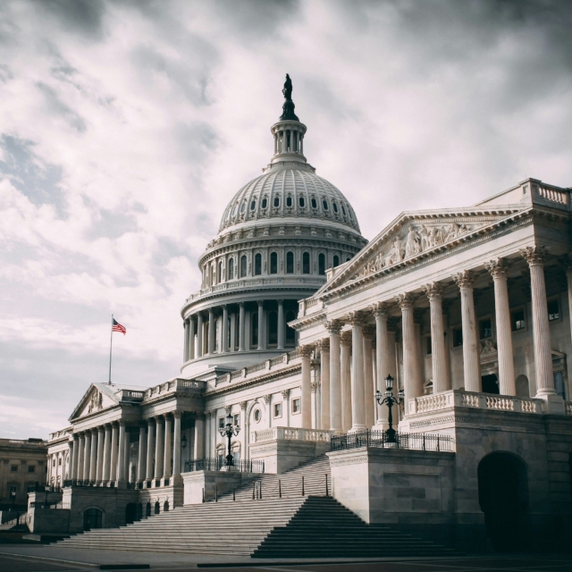 Schwab’s director of equity research Adam Lynch says a Democratic sweep in the midterms may not hit crypto “as much as people expect,” noting Schwab data suggests only “a modest relationship” that “hasn’t been very consistent.”