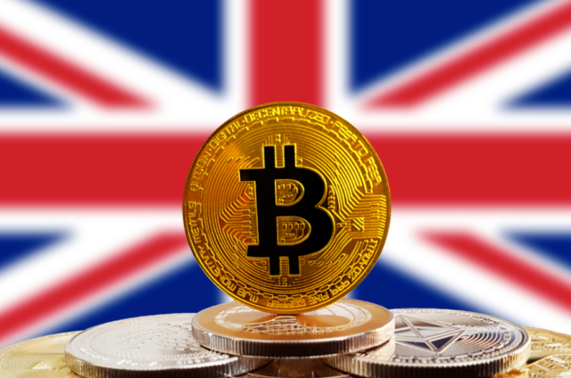 英国、暗号資産を法的に定義｜市場に追い風か 英国でデジタル資産を法的に定義する法案が国王の裁可を受け正式に成立しました。これによりビットコインやイーサリアムなどの暗号資産が、物理的な「モノ」や法的な「権利」とは異なる独立した財産カテゴリーとして英国法下で明確に位置づけられることになります。 これまで英米法（コモン・ロー）における財産は、物理的に占有できる「有体物」か訴訟によって権利を行使できる「無体物（債権など）」のいずれかに分類されてきました。 しかし、暗号資産はこのどちらにも完全には適合せず、所有権をめぐる争いや破産手続きにおいて裁判所は既存の法律を拡大解釈して対応せざるを得ない「法的な空白地帯」にありました。今回の法制化はこの長年の課題を根本から解決するものです。 この法的明確化によりハッキング被害に遭った際の資産凍結や回収、あるいは取引所が破綻した際の顧客資産の保全においてより迅速かつ確実な法的措置が可能となります。また、暗号資産を担保とした融資などの金融取引においても担保権の効力が法的に裏付けられるため、機関投資家の参入障壁を下げる効果が期待されます。 本法は税制や業法規制を定めるものではありませんが、デジタル資産そのものの法的性質を確定させた点で大きな意義を持ちます。イングランド銀行が進めるステーブルコイン規制の導入に向けた強固な法的基盤となると同時に国際的な金融契約の準拠法として影響力の強い英国法が新たな基準を示したことで、世界の暗号資産市場にも波及効果をもたらすことが予想されます。