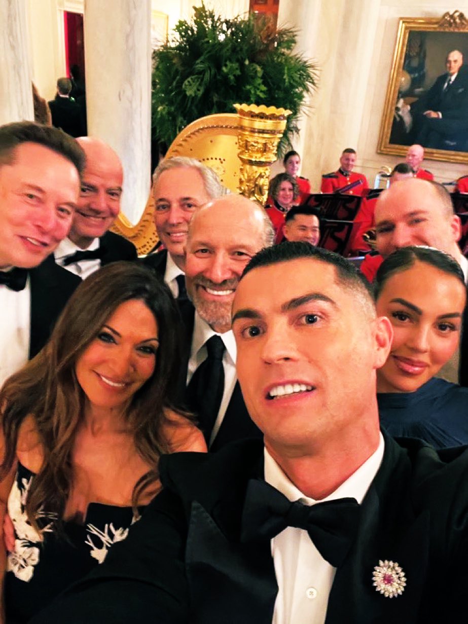 cristiano-ronaldo-takes-selfie-with-elon-musk-and-other-officials-at-white-house-dinner