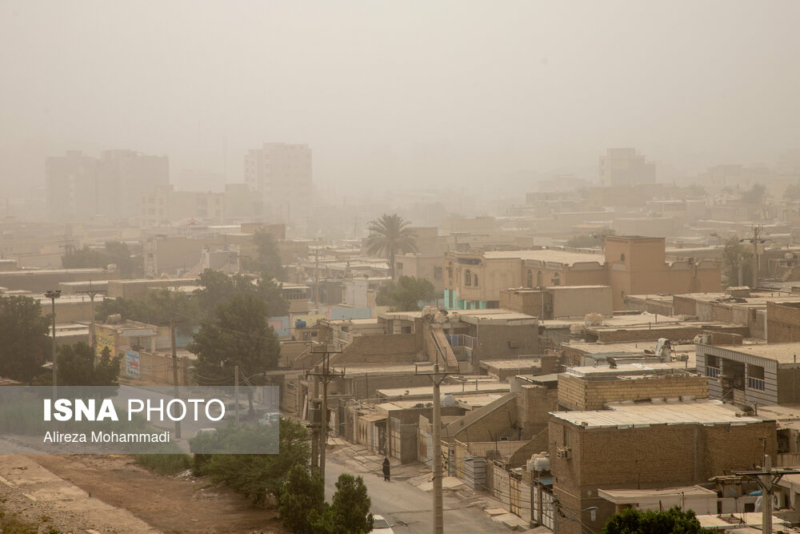 گرد و غبار در اهواز ۶۷ برابر حدمجاز ‏با وقوع گرد و غبار شدید در سراسر ⁧‫خوزستان‬⁩ در پی ورود توده خاک از عراق و عربستان به کشور، میزان غلظت آلاینده‌ها سه شنبه ۲۶ فروردین در اهواز حدود ۶۷ برابر حد مجاز شد.