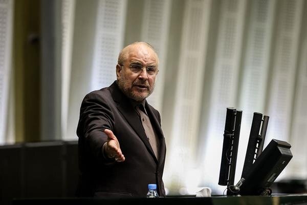قالیباف: علت تلاش ترامپ برای مذاکره با ایران در متن نامه و اظهاراتش مشهود است که می‌گوید شما باید آنچه من برای شما در نظر دارم را بپذیرید؛ قطعاً ما هیچگاه چنین ذلتی را نمی‌پذیریم. مذاکره امروز بخاطر عقب‌نشینی آن قلدر از تمام مواضعش است و پای میز مذاکره آمد