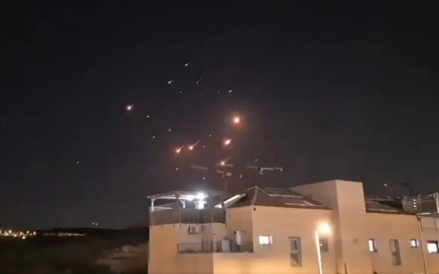 مقام ایرانی: نتیجه جنگ، پایان کار نتانیاهو خواهد بود ‏ترامپ باید تصمیم بگیرد که آیا پول مالیات‌دهندگان آمریکایی را فدای جاه‌طلبی‌های نتانیاهو کند یا خیر ‏تهران آماده رویارویی مستمر است وحملات خود را تشدید خواهد کرد ‏ایران جنگ را آغاز نکرد اما پایان این تجاوزگری را تعیین خواهد کرد