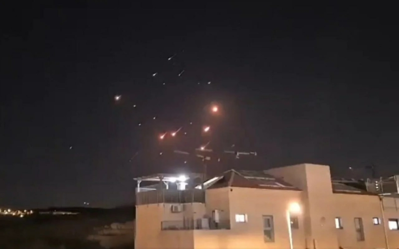مقام ایرانی: نتیجه جنگ، پایان کار نتانیاهو خواهد بود ‏ترامپ باید تصمیم بگیرد که آیا پول مالیات‌دهندگان آمریکایی را فدای جاه‌طلبی‌های نتانیاهو کند یا خیر ‏تهران آماده رویارویی مستمر است وحملات خود را تشدید خواهد کرد ‏ایران جنگ را آغاز نکرد اما پایان این تجاوزگری را تعیین خواهد کرد