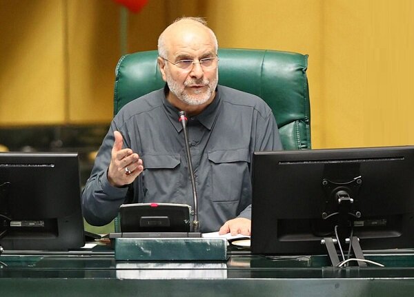 قالیباف: در جنگ احتمالی بعدی خویشتنداری پایان خواهد یافت ‏نیروهای مسلح ما برای اینکه اجازه‌ خطای محاسباتی به دشمن ندهند، برنامه‌ریزی‌های مناسبی کرده‌اند ‏انسجام ملی مهم‌ترین عامل شکست دشمن است ‏باید پشتیبان دولت باشیم