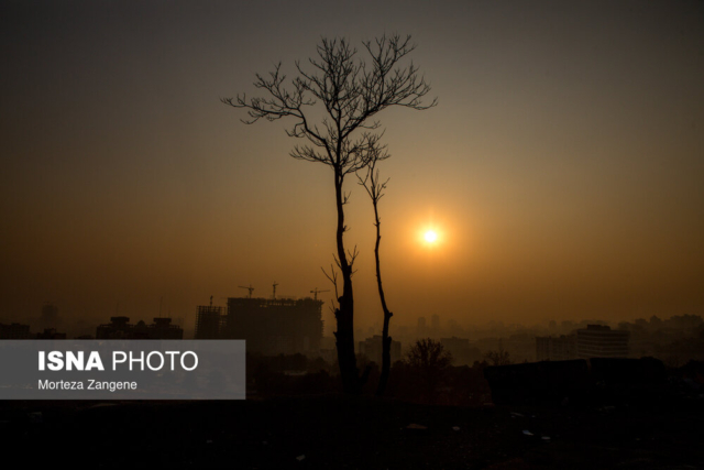 درخواست تشکیل جلسه اضطرار ⁧‫آلودگی_هوا‬⁩ ‏-وزارت بهداشت با افزایش آلاینده‌ها تا پایان هفته، درخواست تشکیل جلسه کارگروه اضطرار آلودگی هوا داد ‏-میانگین آلودگی تهران به ۱۵۴ رسیده و احتمال عبور از ۱۶۰ وجود دارد ‏-پیشنهاد وزارت بهداشت: ⁧‫غیرحضوری‬⁩ شدن مدارس، دانشگاه‌ها و دستگاه‌های دولتی