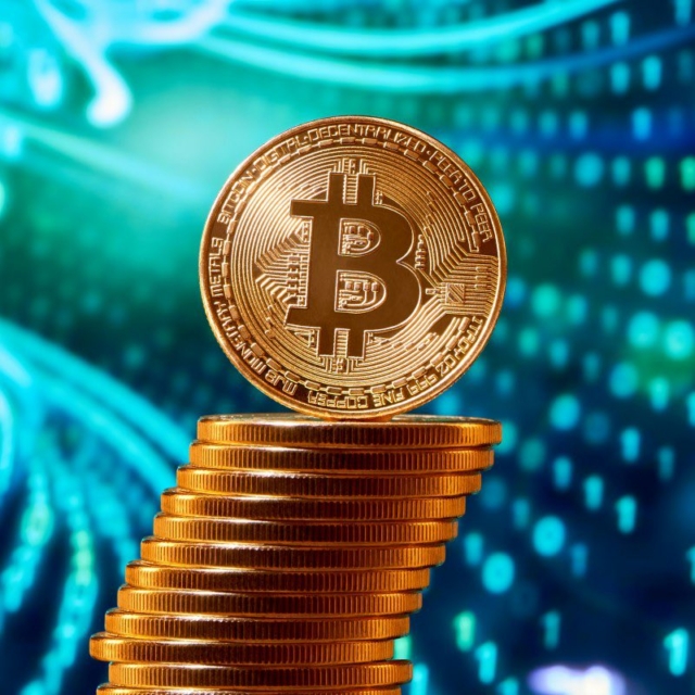 federal-reserve-chair-jerome-powell-says-he-thinks-there-will-be-loosening-of-bank-rules-on-crypto