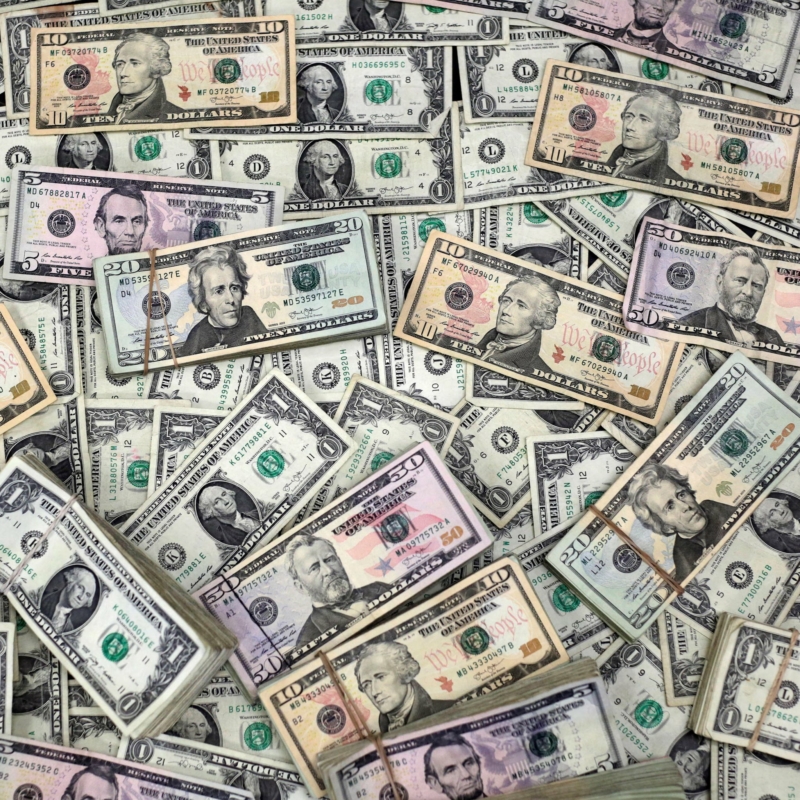 Bank of America stay bearish on U.S. dollar despite short-term risks.