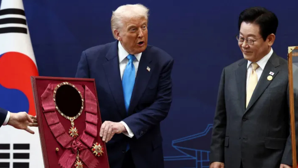 samsung-and-other-south-korean-firms-pledge-larger-domestic-investments-after-u-s-tariff-deal-u-s-president-donald-trump-is-presented-with-the-grand-order-of-mugunghwa-during-a-meeting-with-sout