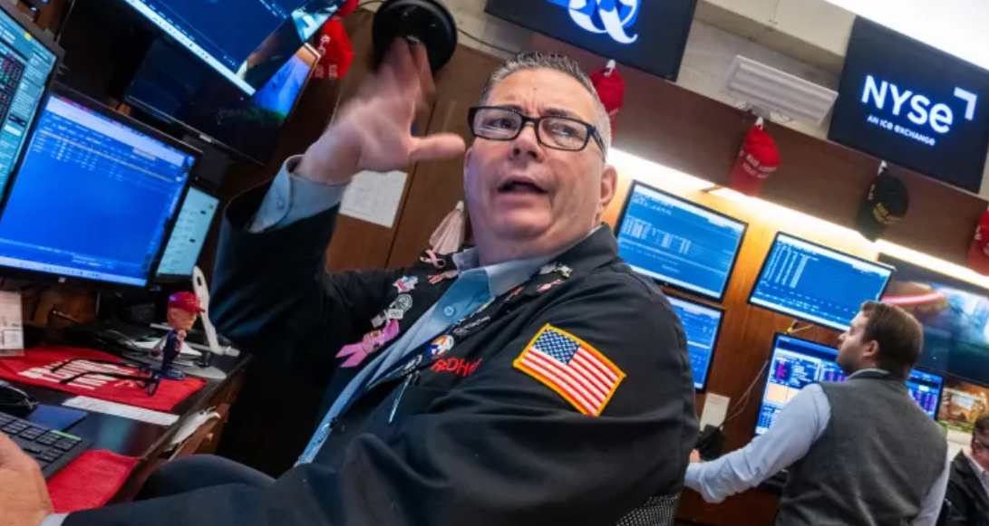 traders-work-on-the-floor-of-the-new-york-stock-exchange-nyse-on-october-17-2025-in-new-york-city-spencer-platt-getty-images-news-getty-images-this-is-cnbcs-morning-squawk-newsletter